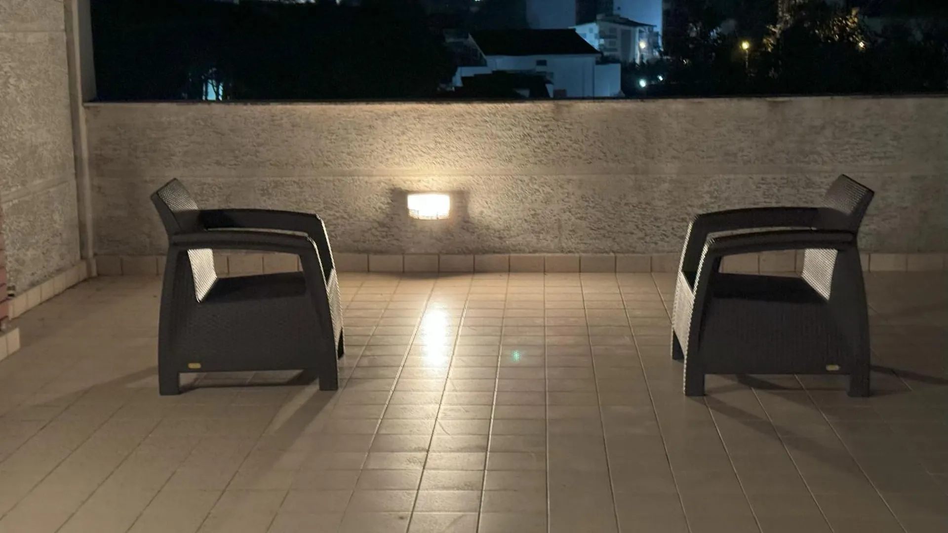 דירות גולם Albania Penthouse Escape