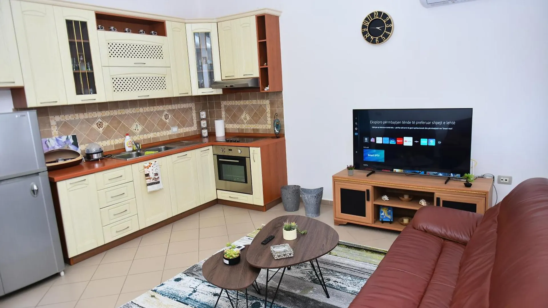 דירות גולם Albania Penthouse Escape אלבניה